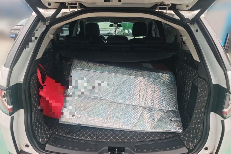 Used Land Rover Discovery Sport 2018 240 PS HSE Version Trunk