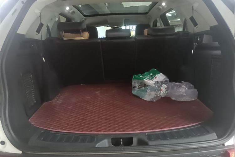 Used Land Rover Discovery Sport 2018 240 PS HSE Version Trunk
