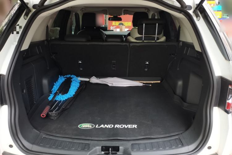 Used Land Rover Discovery Sport 2018 200 PS PURE Edition Trunk
