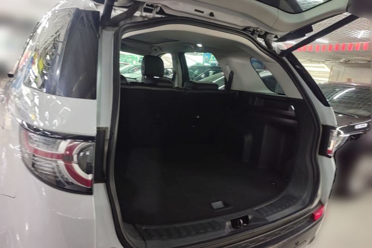 Used Land Rover Discovery Sport 2018 240 PS SE Version Trunk