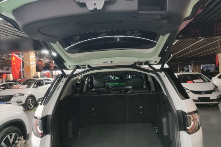 Used Land Rover Discovery Sport 2018 240 PS SE Version Trunk