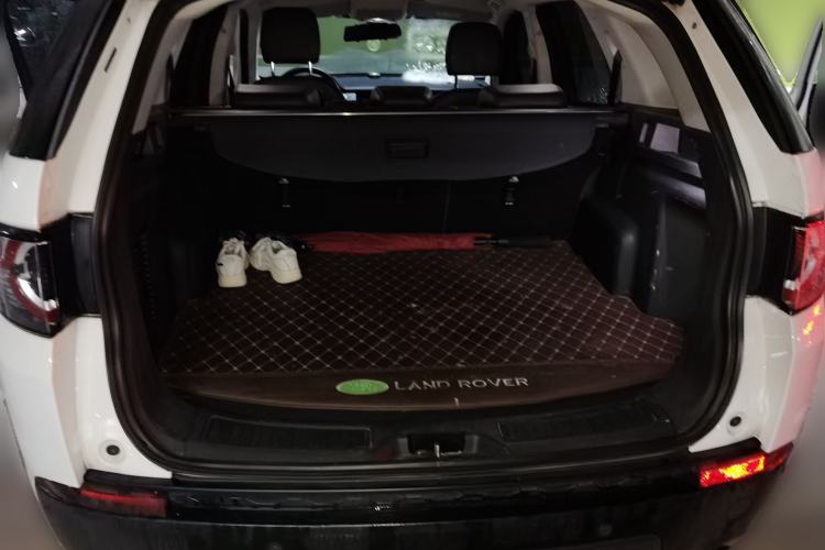 Used Land Rover Discovery Sport 2018 240 PS PURE Edition Trunk