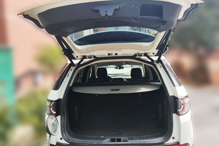 Used Land Rover Discovery Sport 2018 240 PS SE Version Trunk