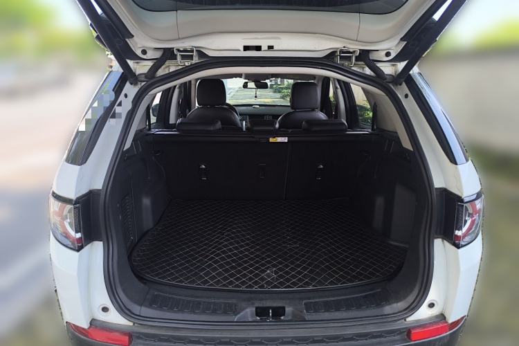Used Land Rover Discovery Sport 2018 240 PS SE Version Trunk