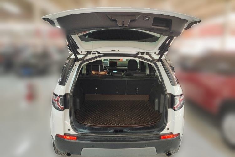 Used Land Rover Discovery Sport 2018 240 PS SE Version Trunk