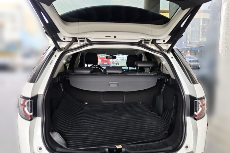 Used Land Rover Discovery Sport 2018 240 PS HSE Version Trunk