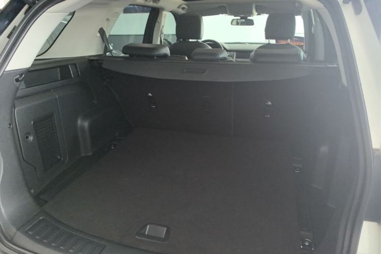 Used Land Rover Discovery Sport 2018 240 PS SE Version Trunk