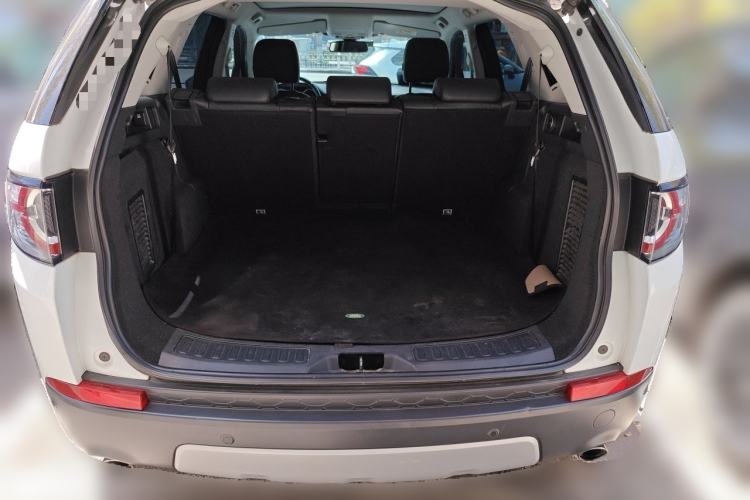 Used Land Rover Discovery Sport 2018 240 PS HSE Version Trunk
