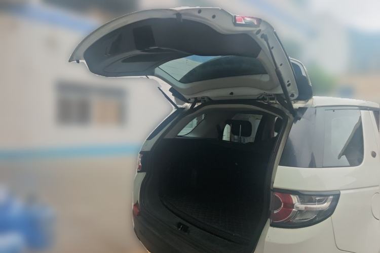 Used Land Rover Discovery Sport 2018 200 PS PURE Edition Trunk