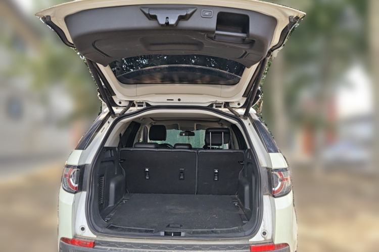 Used Land Rover Discovery Sport 2018 240 PS SE Version Trunk