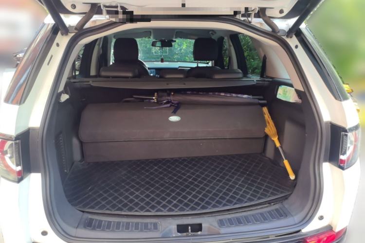 Used Land Rover Discovery Sport 2018 240 PS SE Version Trunk