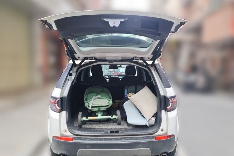 Used Land Rover Discovery Sport 2018 240 PS SE Version Trunk