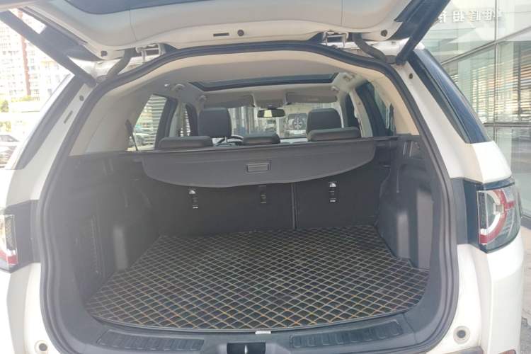 Used Land Rover Discovery Sport 2018 240 PS SE Version Trunk