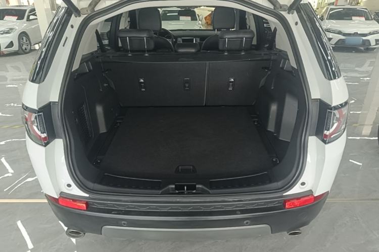 Used Land Rover Discovery Sport 2018 240 PS SE Version Trunk