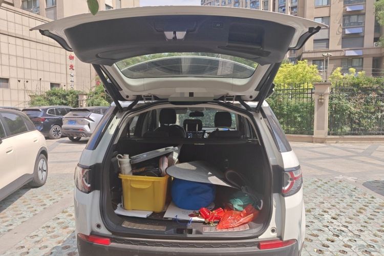 Used Land Rover Discovery Sport 2018 240 PS SE Version Trunk