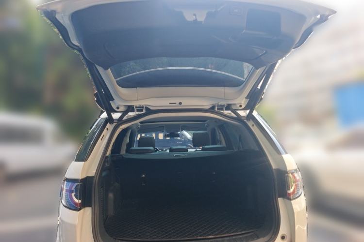 Used Land Rover Discovery Sport 2018 240 PS SE Version Trunk