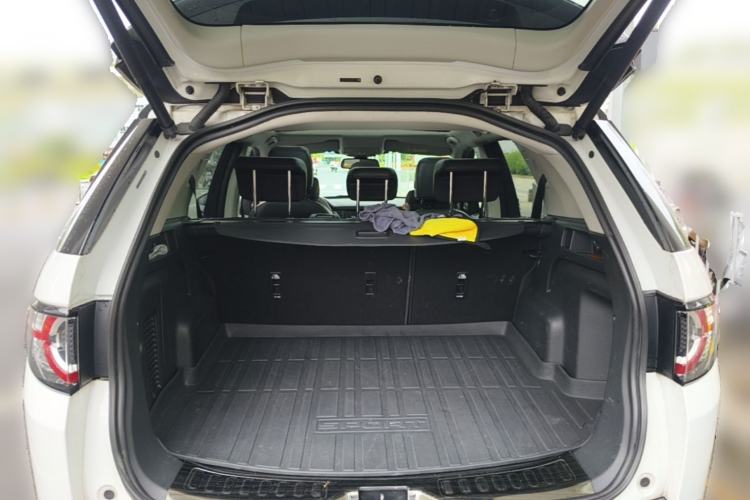Used Land Rover Discovery Sport 2018 240 PS SE Version Trunk