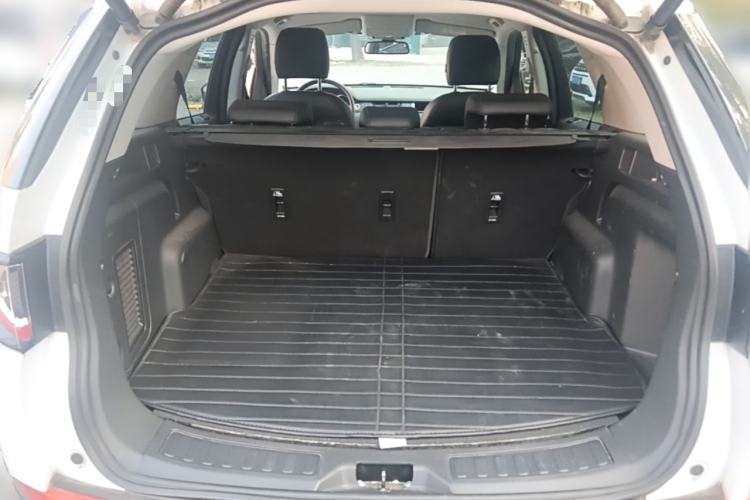 Used Land Rover Discovery Sport 2018 240 PS SE Version Trunk
