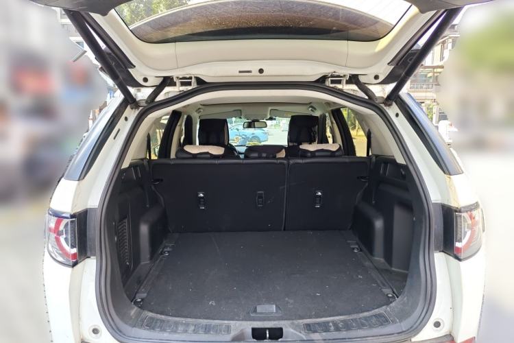 Used Land Rover Discovery Sport 2018 240 PS SE Version Trunk