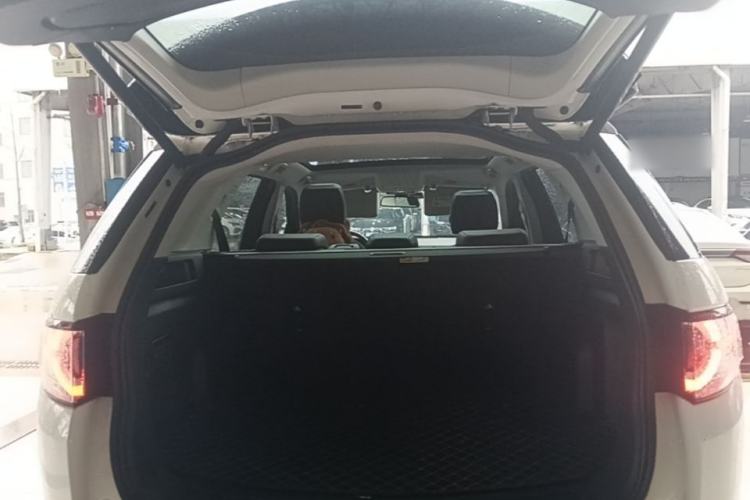 Used Land Rover Discovery Sport 2018 240 PS SE Version Trunk