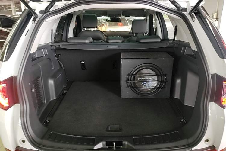 Used Land Rover Discovery Sport 2018 200 PS PURE Edition Trunk