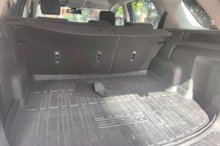 Used Land Rover Discovery Sport 2018 240 PS SE Version Trunk