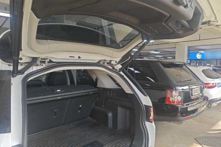 Used Land Rover Discovery Sport 2018 240 PS SE Version Trunk