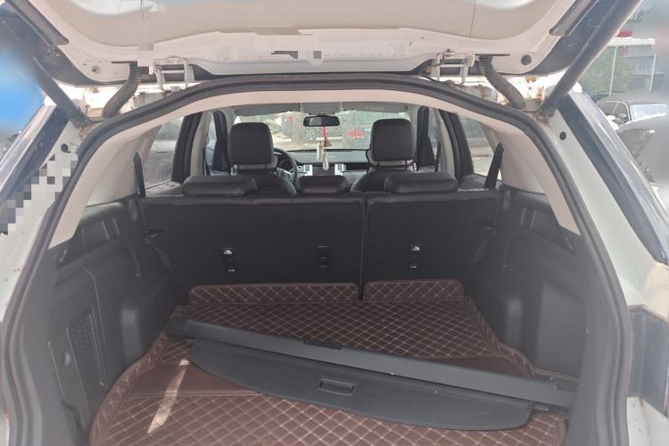Used Land Rover Discovery Sport 2018 240 PS SE Version Trunk