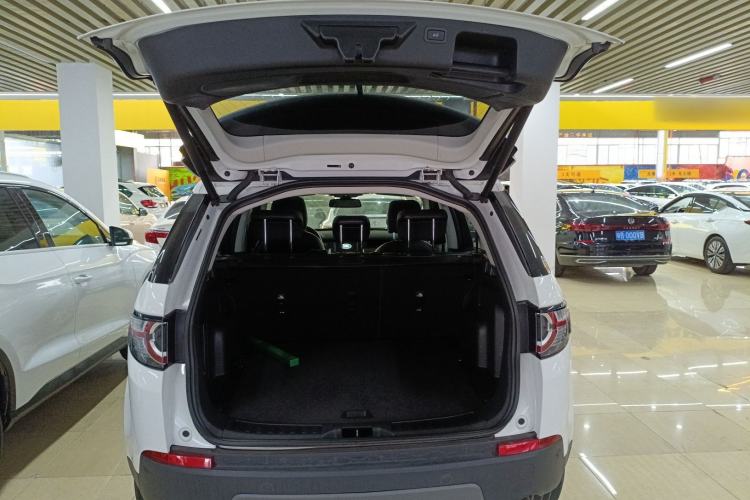 Used Land Rover Discovery Sport 2018 240 PS SE Version Trunk