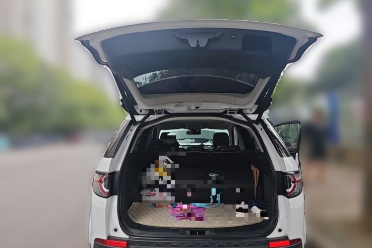 Used Land Rover Discovery Sport 2018 240 PS SE Version Trunk