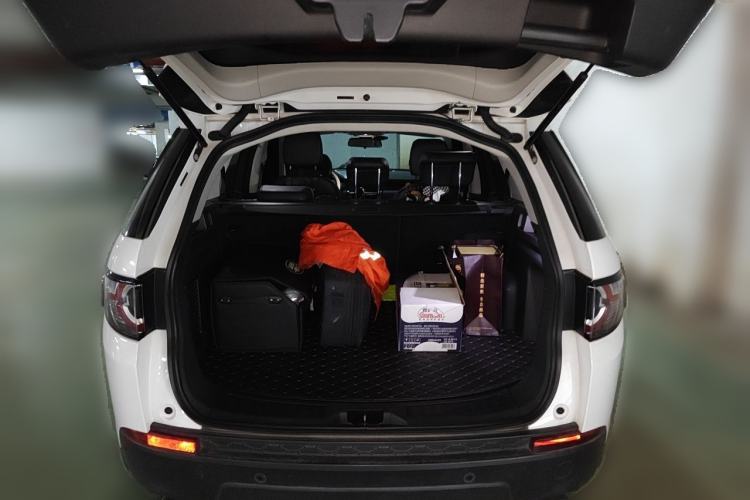 Used Land Rover Discovery Sport 2018 240 PS PURE Edition Trunk