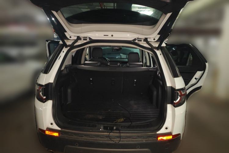 Used Land Rover Discovery Sport 2018 240 PS SE Version Trunk