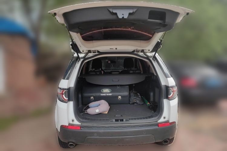Used Land Rover Discovery Sport 2018 240 PS PURE Edition Trunk