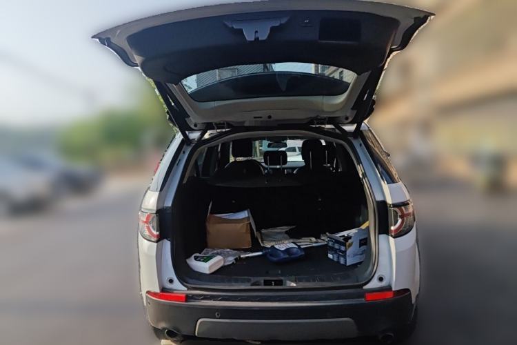 Used Land Rover Discovery Sport 2018 240 PS SE Version Trunk