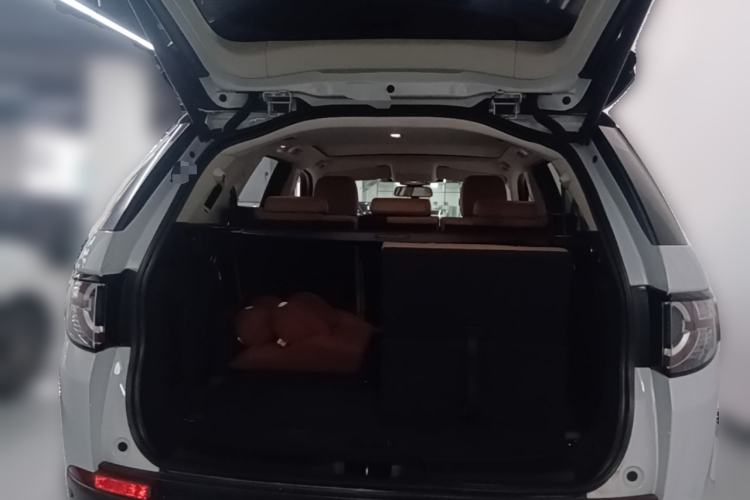 Used Land Rover Discovery Sport 2018 240 PS HSE Version Trunk