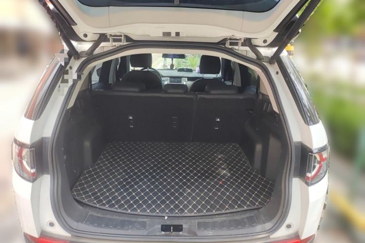 Used Land Rover Discovery Sport 2018 240 PS SE Version Trunk