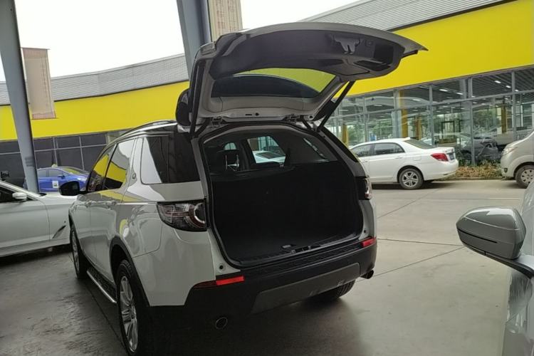 Used Land Rover Discovery Sport 2018 240 PS SE Version Trunk