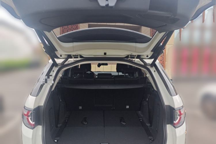 Used Land Rover Discovery Sport 2018 240 PS HSE Version Trunk