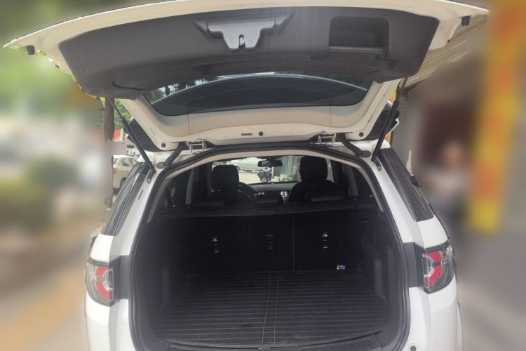 Used Land Rover Discovery Sport 2018 200 PS PURE Edition Trunk
