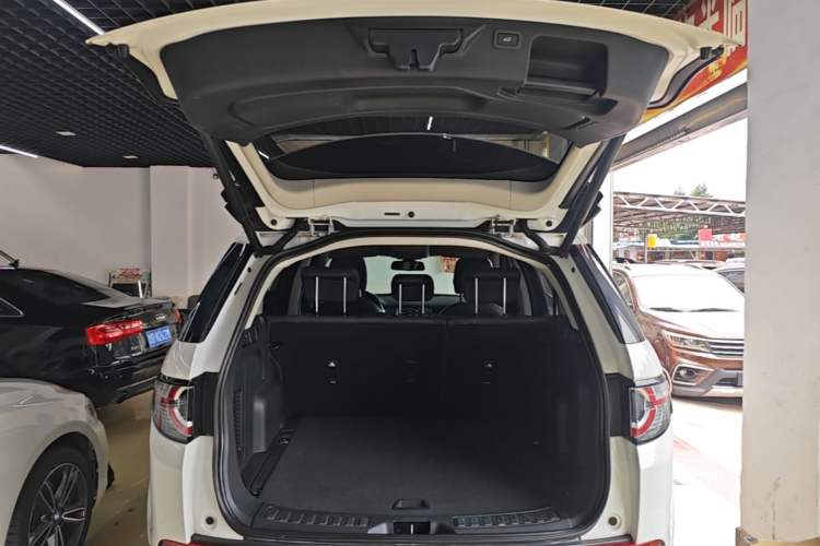 Used Land Rover Discovery Sport 2018 240 PS SE Version Trunk