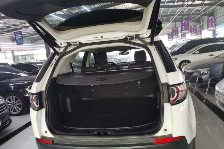 Used Land Rover Discovery Sport 2018 240 PS SE Version Trunk