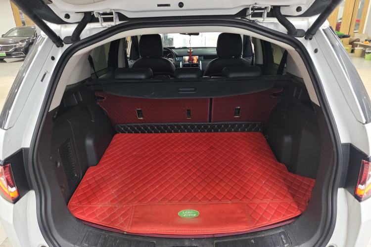 Used Land Rover Discovery Sport 2018 240 PS SE Version Trunk
