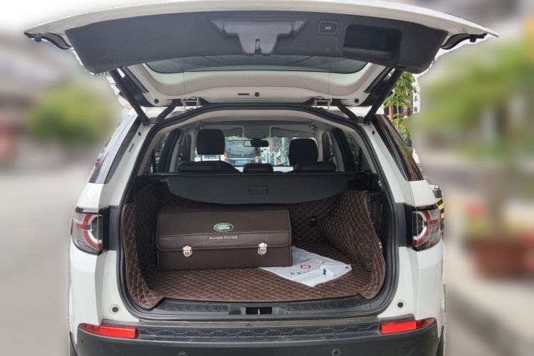 Used Land Rover Discovery Sport 2018 240 PS SE Version Trunk