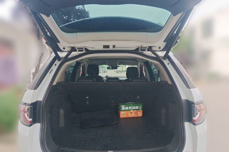 Used Land Rover Discovery Sport 2018 240 PS SE Version Trunk