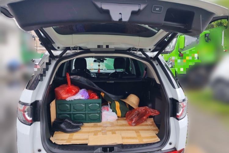 Used Land Rover Discovery Sport 2018 240 PS SE Version Trunk
