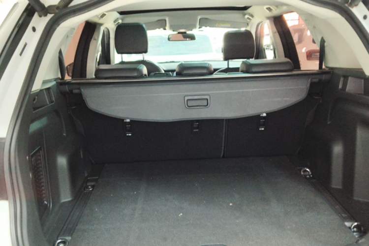 Used Land Rover Discovery Sport 2018 240 PS SE Version Trunk