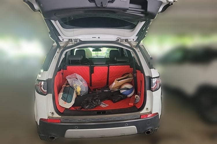 Used Land Rover Discovery Sport 2018 240 PS HSE Version Trunk