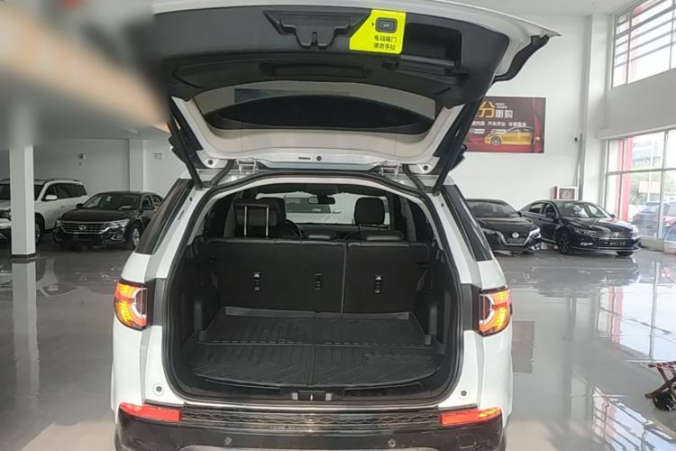 Used Land Rover Discovery Sport 2018 240 PS SE Version Trunk
