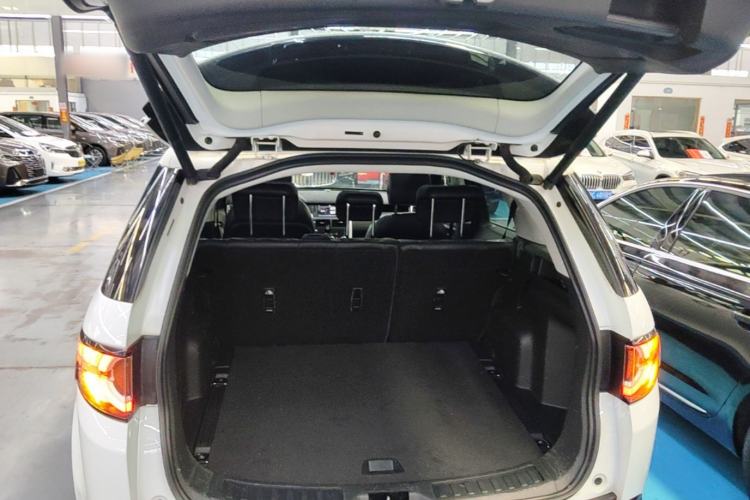 Used Land Rover Discovery Sport 2018 240 PS SE Version Trunk