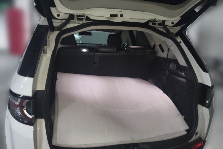 Used Land Rover Discovery Sport 2018 240 PS HSE Version Trunk